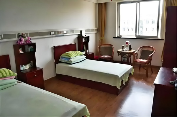 申请应届毕业生入户_活佛王兴夫“点化”140位女信徒，全程不穿衣服，场面失控 配有同时理疗康复区
