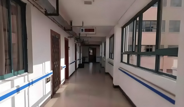 积分入户深圳测评_陈梦与演员任嘉伦一起打乒乓球，两人系发小+队友 搭配的精计花园空中巧设